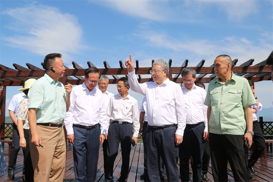 2024.06.23全國政協(xié)副主席、民盟中央常務(wù)副主席、中國科學(xué)院院士、清華大學(xué)副校長王光謙蒞臨金徽股份視察.jpg