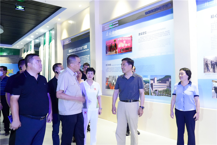 12-2022年8月，省委常委、省委統(tǒng)戰(zhàn)部長孫雪濤帶領(lǐng)帶領(lǐng)全省黨外代表人士考察團蒞臨金徽股份調(diào)研指導(dǎo)。.jpg