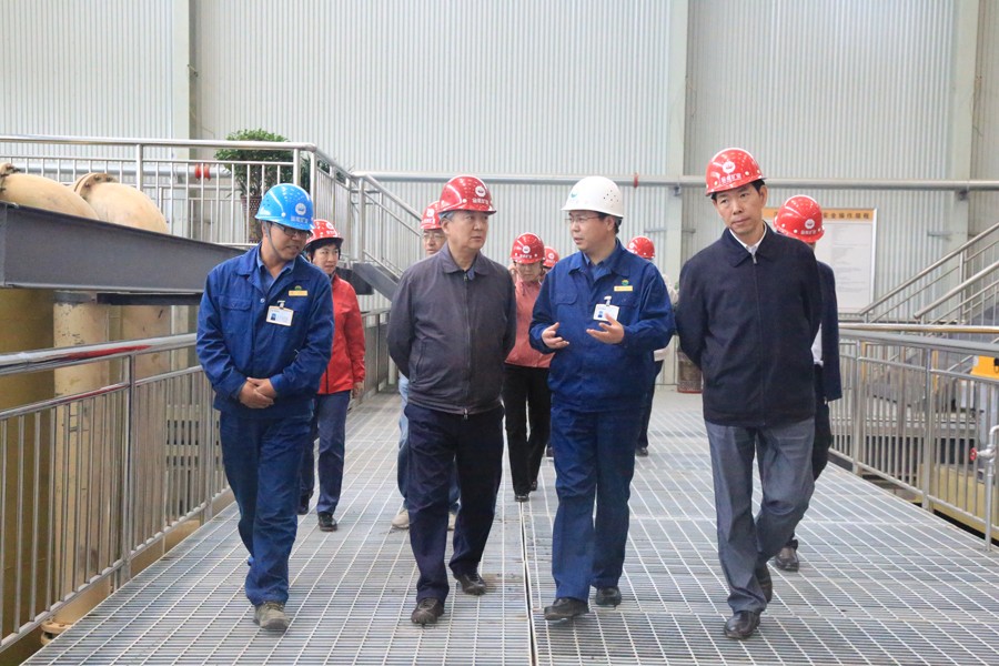20-2016年5月，國家水利部原副部長朱登銓一行蒞臨金徽股份調(diào)研項目建設(shè)工作。.jpg