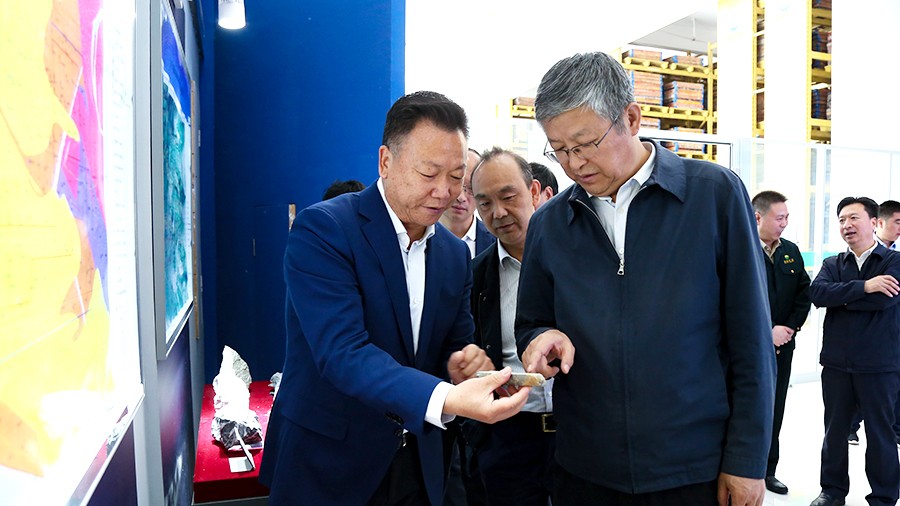 33-2021年5月，隴南市委書記張珂兵蒞臨礦區(qū)調(diào)研尾礦庫治理及綠色礦山建設(shè)情況。.jpg