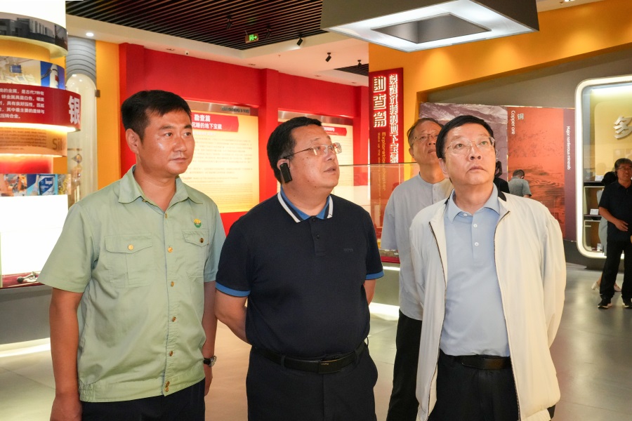 2024.06.23全國政協(xié)委員、 陜西省政協(xié)副主席、民建陜西省委會主委李忠民蒞臨金徽股份調(diào)研.jpg