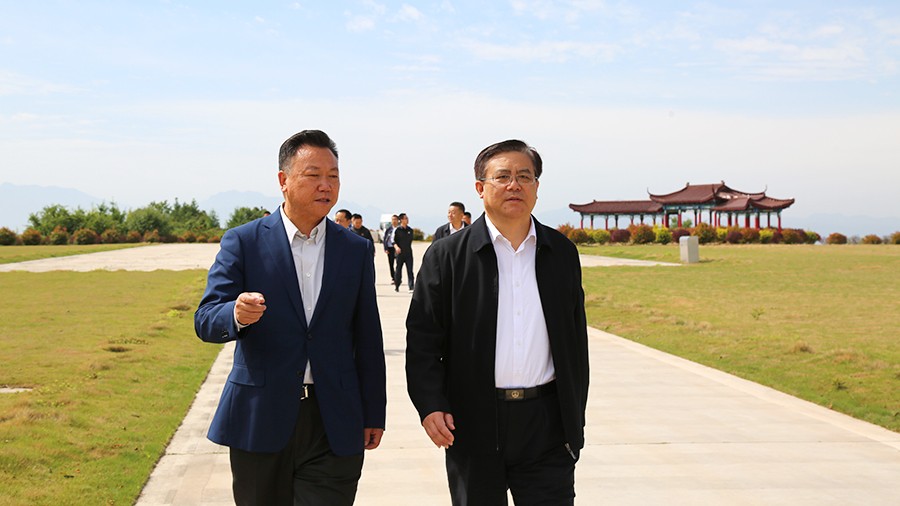 30-2021年5月，省人民檢察院黨組書記、檢察長朱玉蒞臨金徽股份調(diào)研綠色礦山建設(shè)工作。.jpg