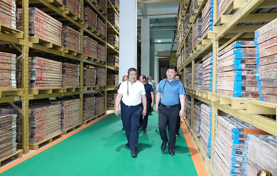 51-2022年6月，省農(nóng)業(yè)農(nóng)村廳一級巡視員朱寶瑩蒞臨金徽股份調(diào)研綠色礦山建設(shè)工作。.jpg